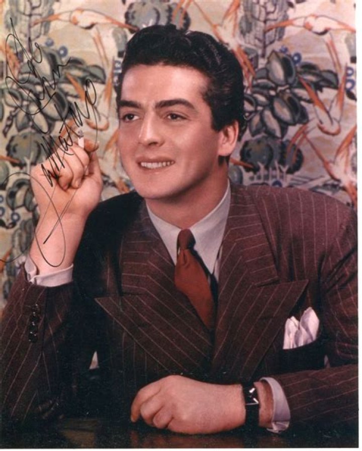 Modern Italians who resemble busts from the classical era Page 4