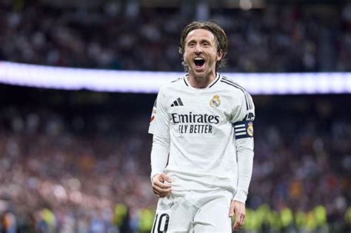 Modric's dad chokes back tears in moving Ballon d'Or tribute Yahoo Sport
