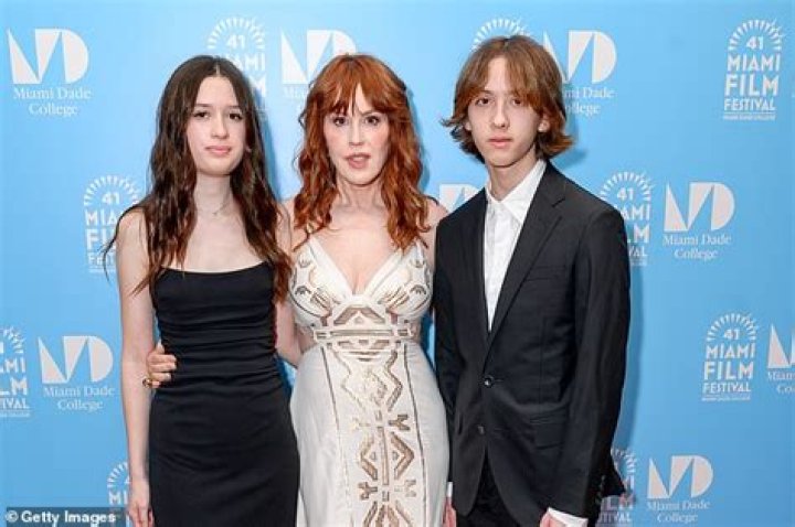 Molly Ringwald Had Her Twins at 40! Rare