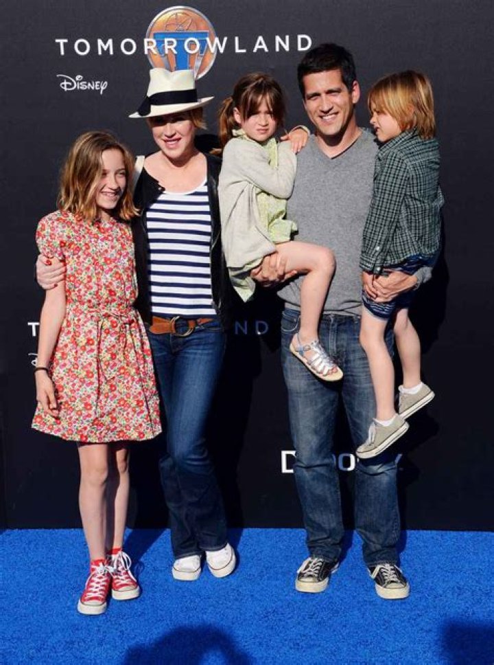 Molly Ringwald Married, Husband, Children, Net Worth, 2020