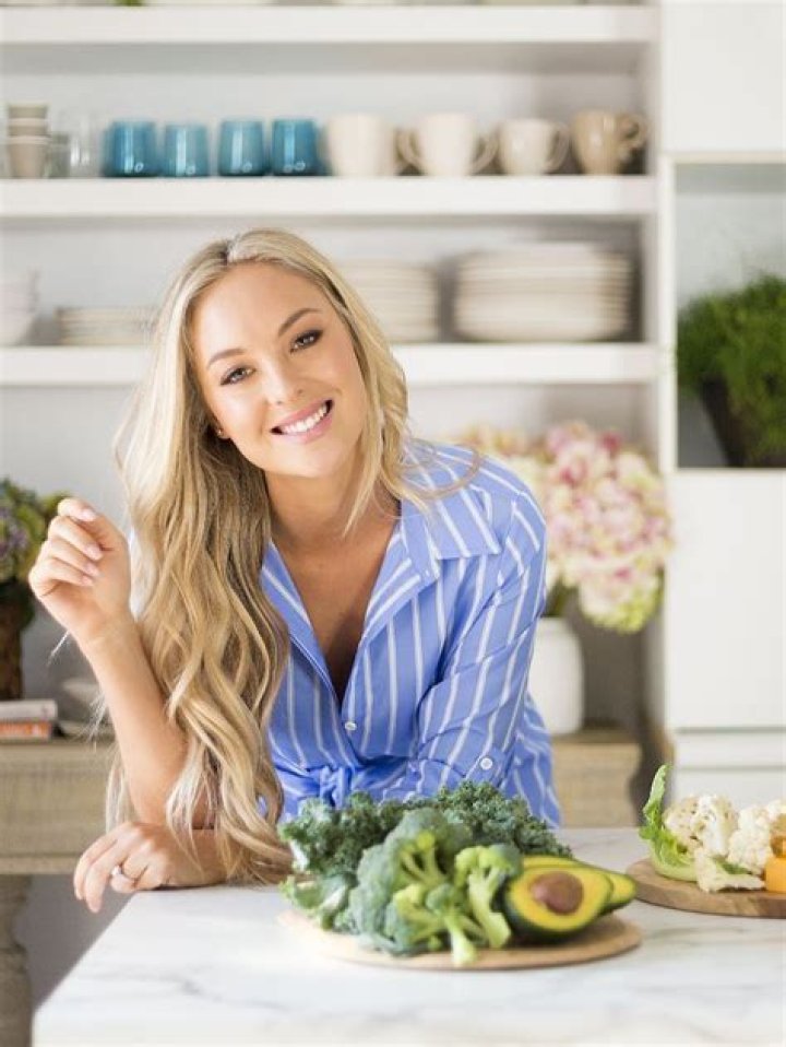 Mom Crush Kelly LeVeque, Holistic Nutritionist + Celeb Health Coach