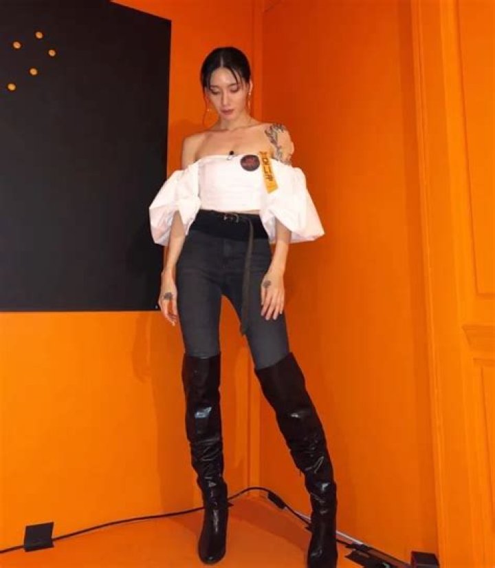 monika shin in 2022 Street dance, Alpha girl, Cool poses