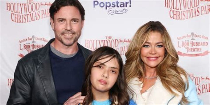Mother Sami Kotb will pick up the wedding dress for the wedding of Hoda Kotb!