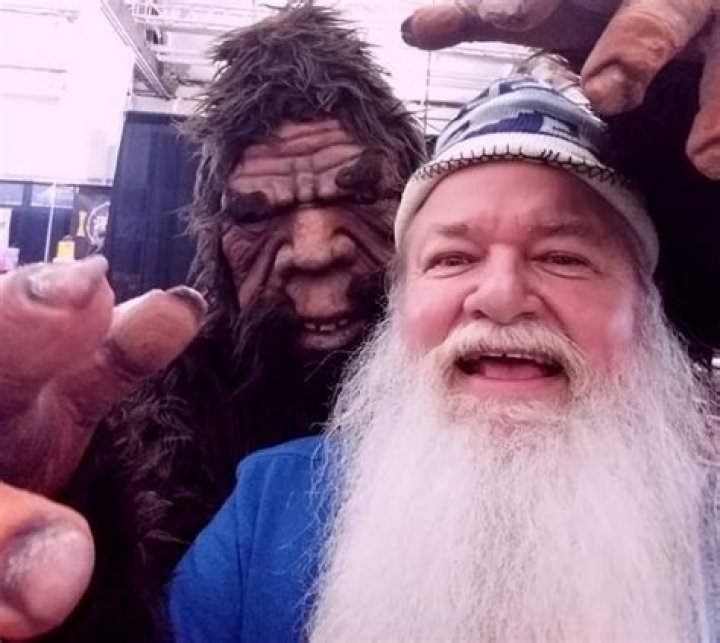 Mountain Monsters Cast Jeff Headlee's Net Worth is $700,000