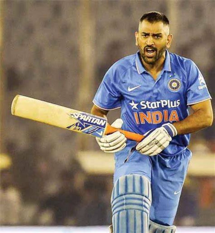 MS Dhoni Height, Weight, Age, Body Status, Wife, Family, Affairs, Net