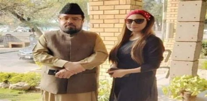 Mufti Qavi and Hareem Shah Hareem Shah Started New Job Starting a