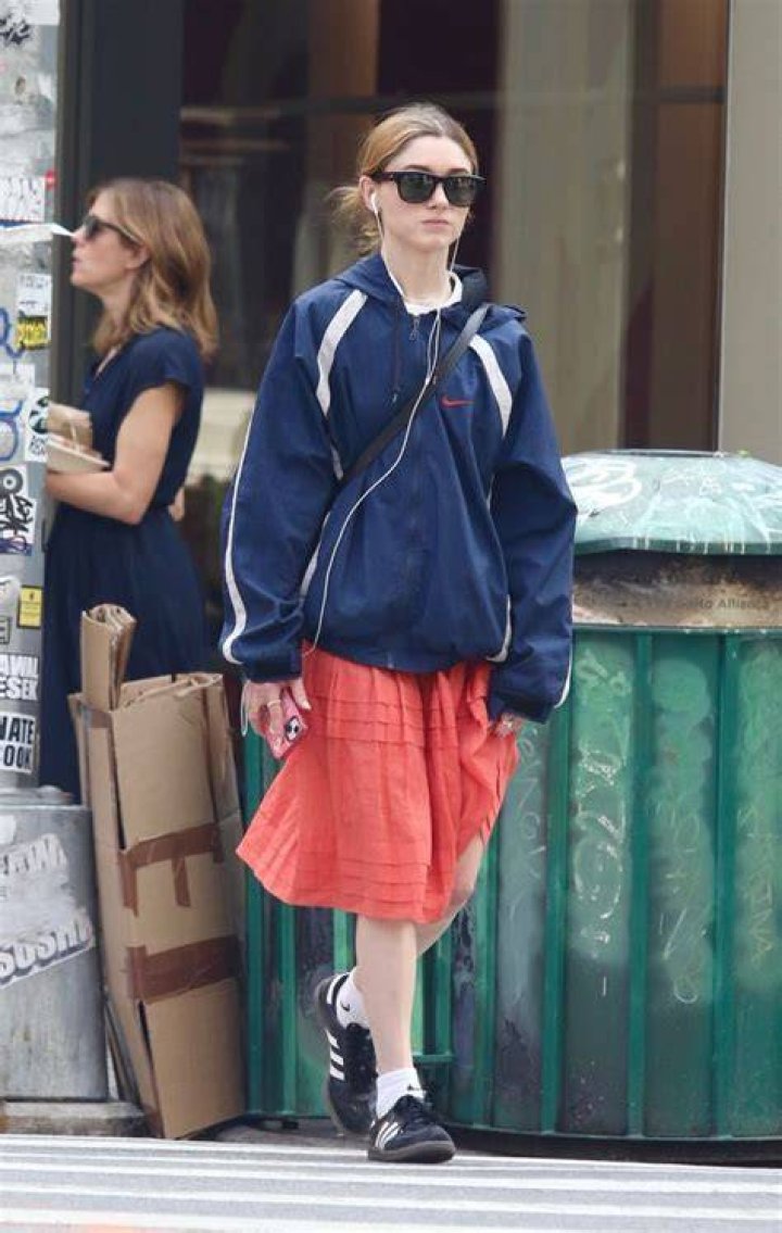 Natalia Dyer Style, Clothes, Outfits and Fashion&bull; Page 11 of 13