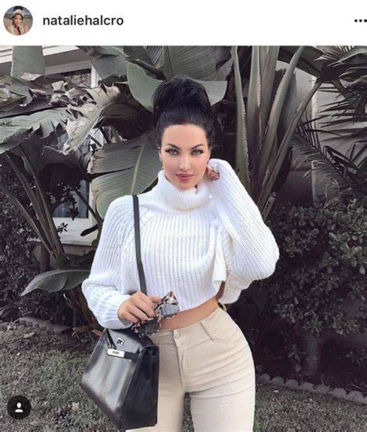 NATALIE HALCRO on Instagram &ldquo;Hope everyone had a great day 🤍 Outfit