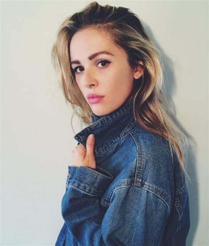 Natalie Hall Biography, Age, Height, Husband mrDustBin