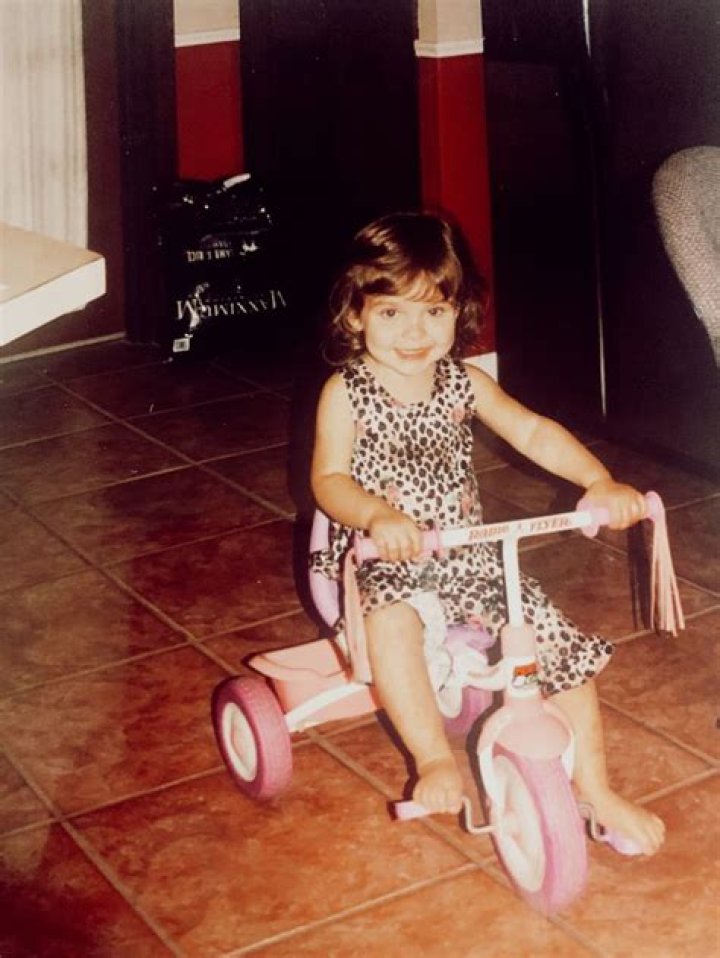 Nessa Barrett Biography Facts, Childhood, Family Life & Achievements