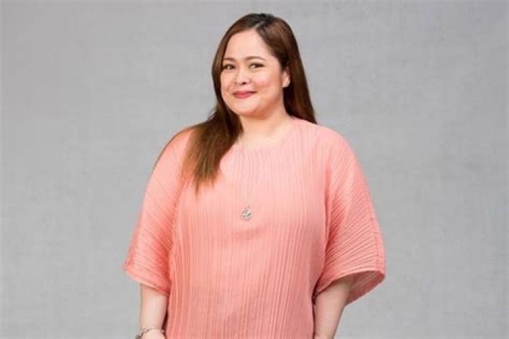 Netizen Describes Manilyn Reynes&rsquo; Face Shield as &ldquo;OA&rdquo;