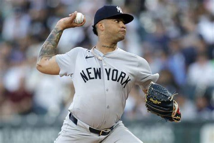 New Yankees pitcher and model wife are Twitter stars