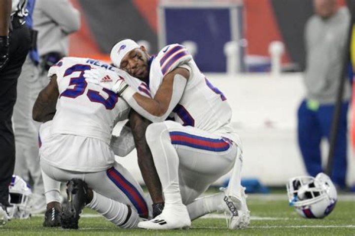 NFL Player Damar Hamlin Family Details, Kids, Wife, Net Worth And More 1