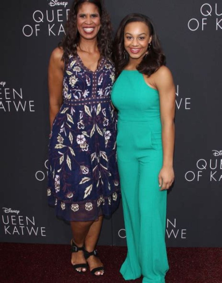 Nia Sioux Height Age Weight Measurement Wiki Bio Net Worth Famed Star