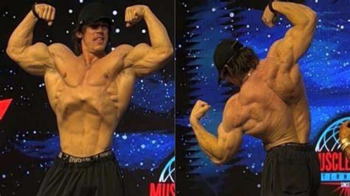 Nick Walker Proudly Shows Off Insanely Vascular Legs Ahead of Arnold Classic2023