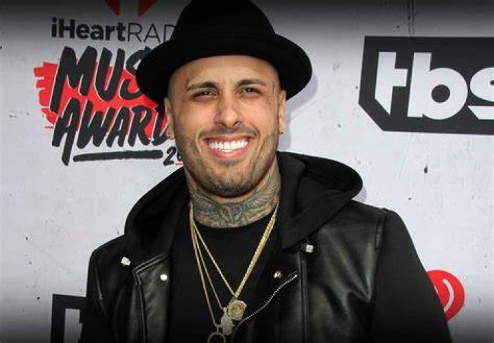 Nicky Jam's Christmas Present to Girlfriend Genesis Aleska Is a Pink