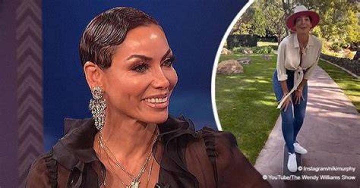 Nicole Murphy Flaunts Hourglass Figure While Riding a Skateboard in