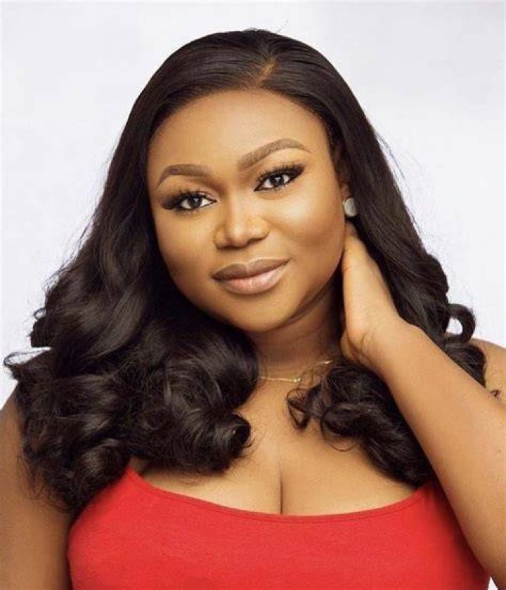 Nigerian actress Ruth Kadiri urges FG to Give every Nigerian N,5000