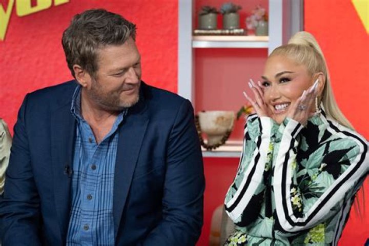 No Secrets, Blake Shelton Lets Miranda go Through His Phone