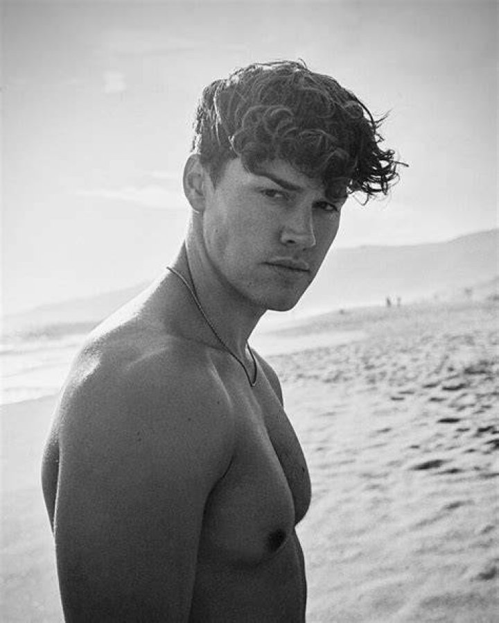 Noah Beck Age, Height, Biography 2023 Wiki, Net Worth, Girlfriend