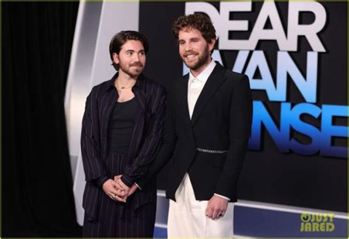 Noah Galvin Dear Evan Hansen Wiki FANDOM powered by Wikia