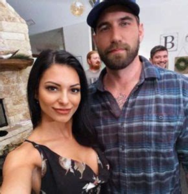 Noelle Best, Mat Best Wife Bio, Net Worth, Married, Husband, Family