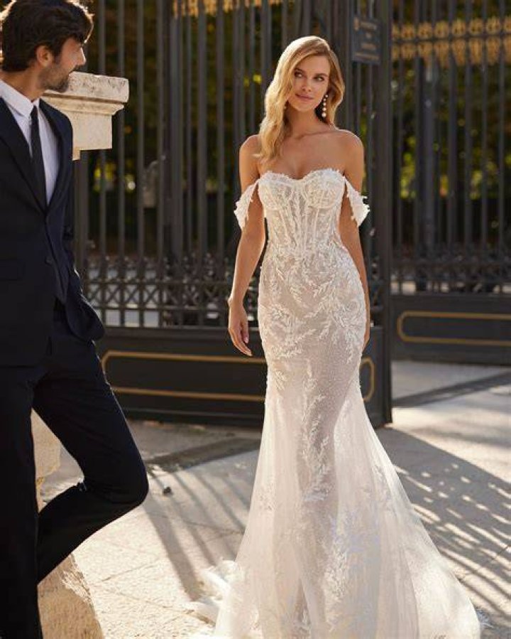 Novia de Piqu&eacute; &iquest;Clara Ch&iacute;a Mart&iacute; est&aacute; embarazada? Famososs Univision