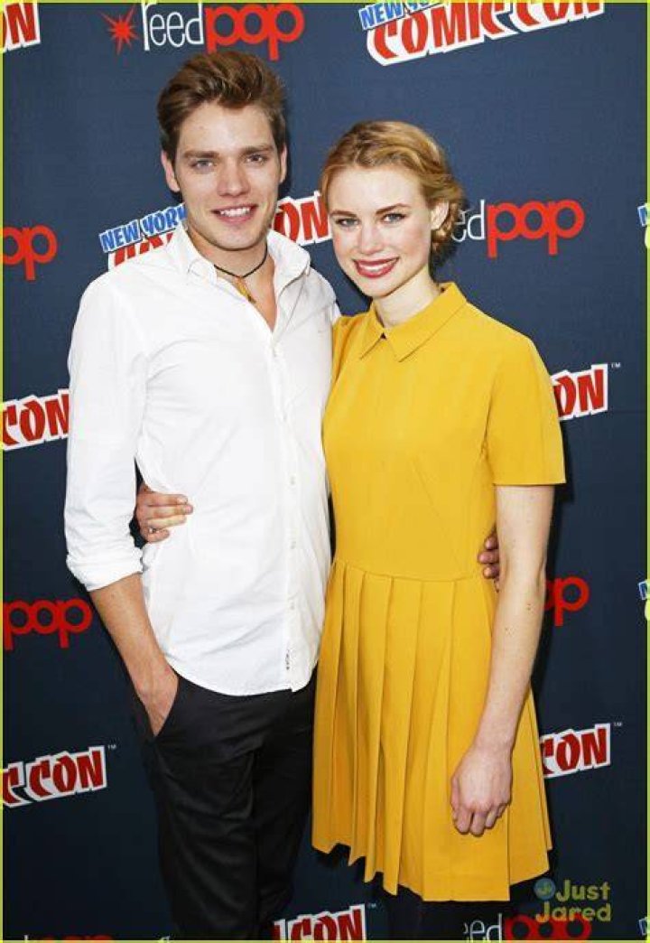 NY Comic Con 2013 Dominic Sherwood & Sami Gayle The Vampire Academy
