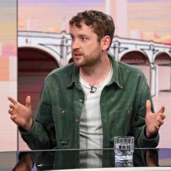 Oli Dugmore Wikipedia How Old Is He? Parents Ethnicity