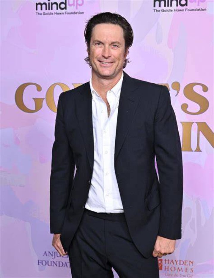 Oliver Hudson opens up about childhood 'trauma' he experienced with mom