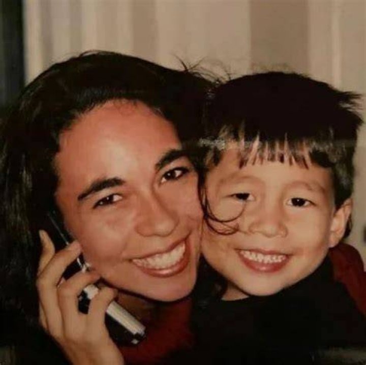 Oliver Moy Age, Parents, Net worth, Siblings, Girlfriends, Songs & All