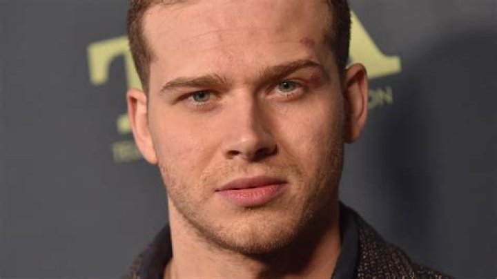 Oliver Stark Sees A Journey Of Healing For Buck In 911 Season 6