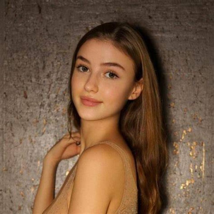 Olivia Casta Biography, Wiki, Age, Height & Measurements, Net Worth