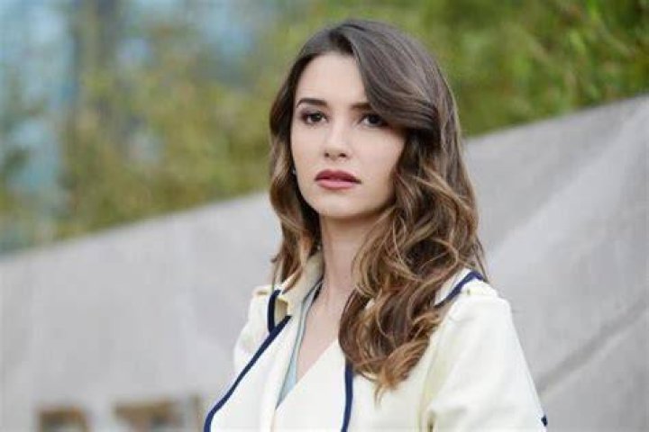Oyuncu Leyla Lydia Tuğutlu'dan g&uuml;zel haber! 4 aylık hamile... Son