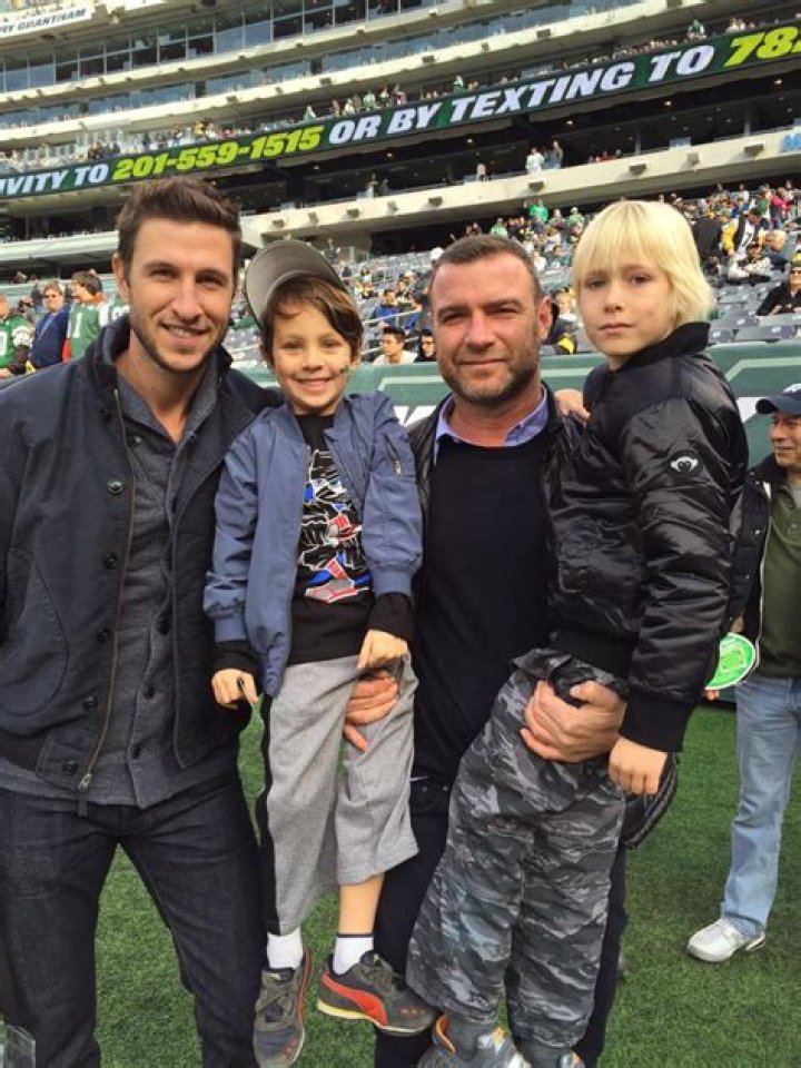 Pablo and Liev Schreiber in 2023 Liev schreiber, Ray donovan, Donovan