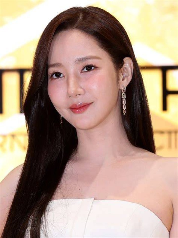 Park Min Young nu a avut operații estetice și fotografiile din trecut