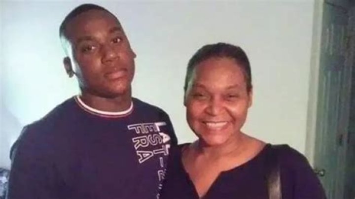 Parrish man accidentally shoots wife dead with her AR15 Bradenton Herald