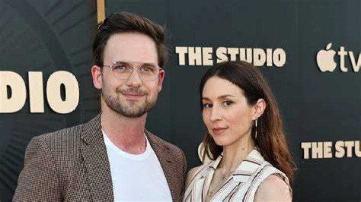 Patrick J. Adams, estrela de Suits, j&aacute; esteve em Pretty Little Liars