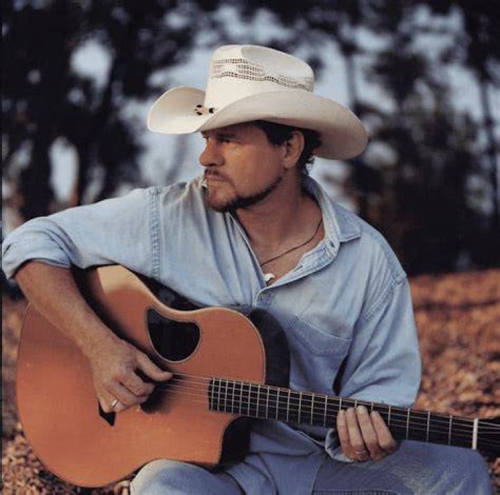 Paul Overstreet To Host Benefit Concert For Waverly Flood Victims