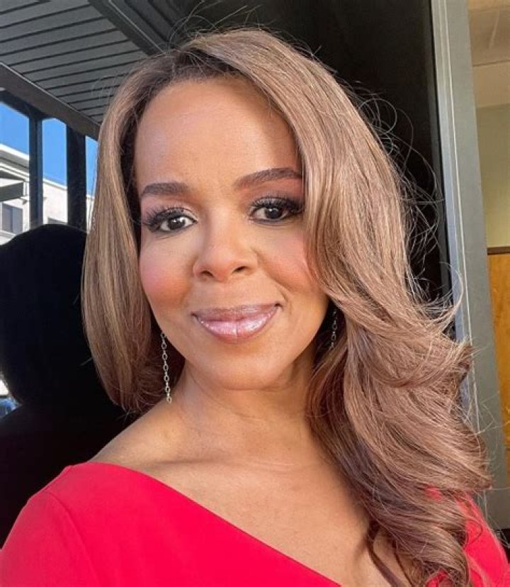 Paula Newsome Gallery Super Stars Bio