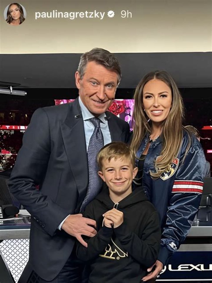 Paulina Gretzky & Her Family Pictures You Need to See
