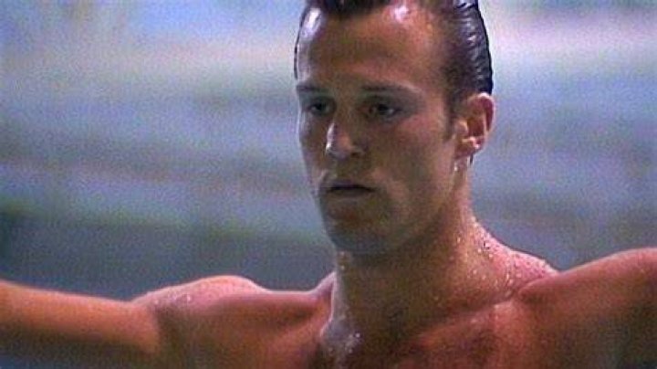 PEINLICH Junger Jason Statham verkackt im knappen Badeh&ouml;schen Jason