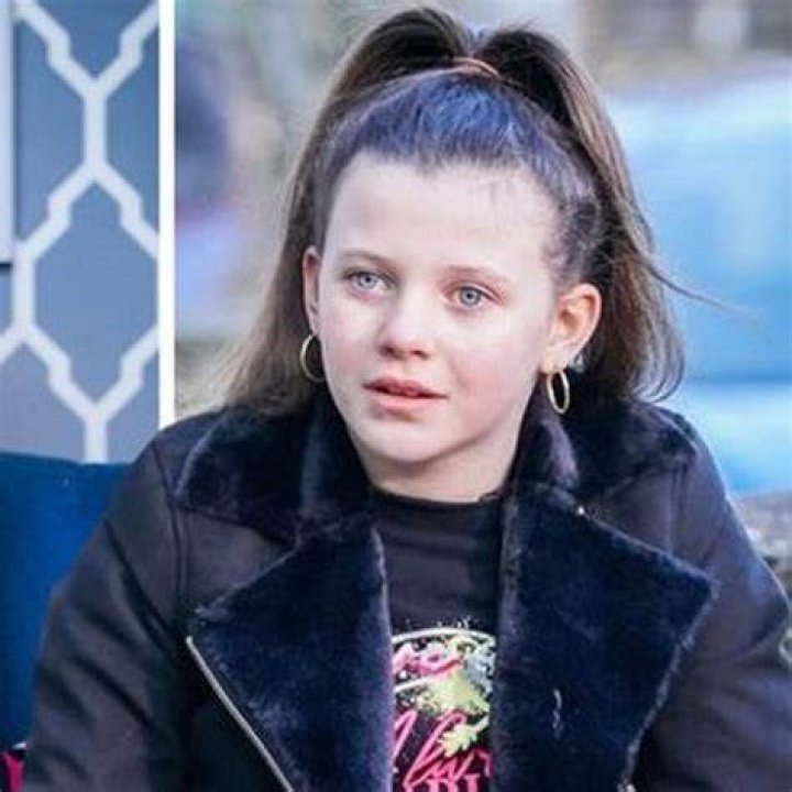 Peja Anne (YouTube Star) - Age, Birthday, Bio, Facts, Family, Net Worth, Height & More