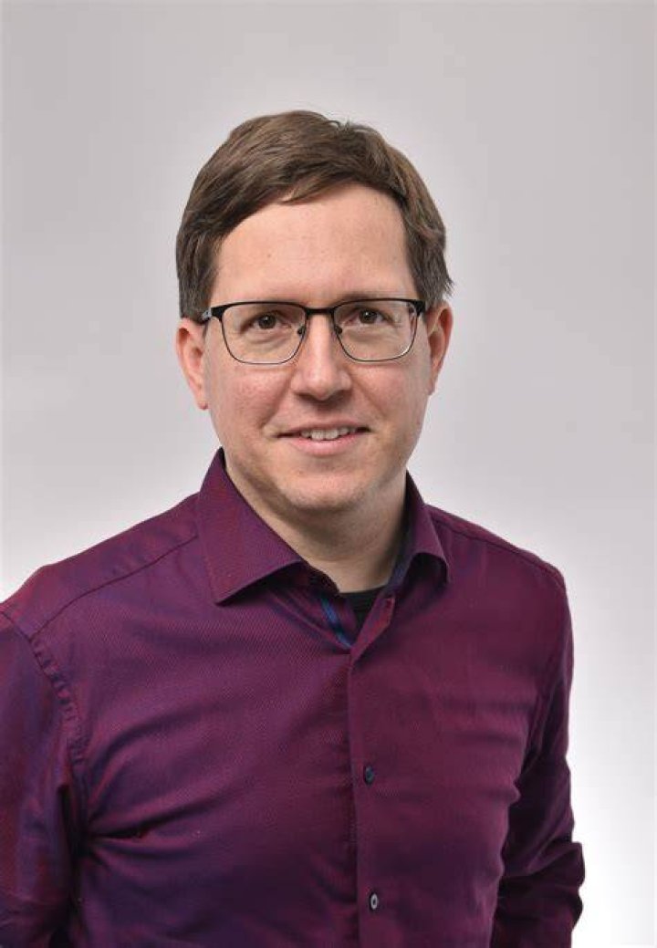 Peter YOUNG Univ.Prof. Dr. med Department Neurology