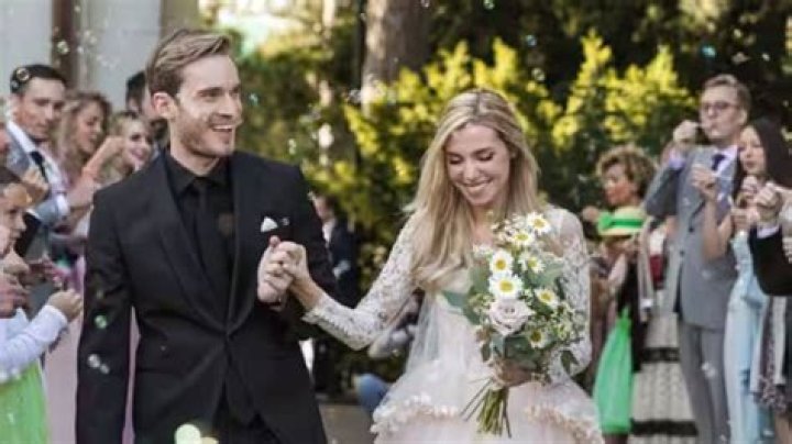 PewDiePie Bio, Age, Married, Wife, YouTube Career & Net Worth 2022