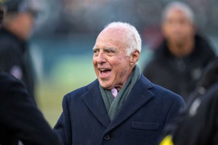 Philadelphia Eagles owners Jeffrey Lurie and Christina Lurie, The 18th