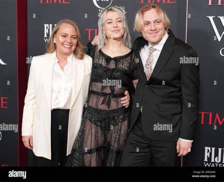 Phoebe Bridgers and Jackson Bridgers (brother) Phoebe, Skeleton girl