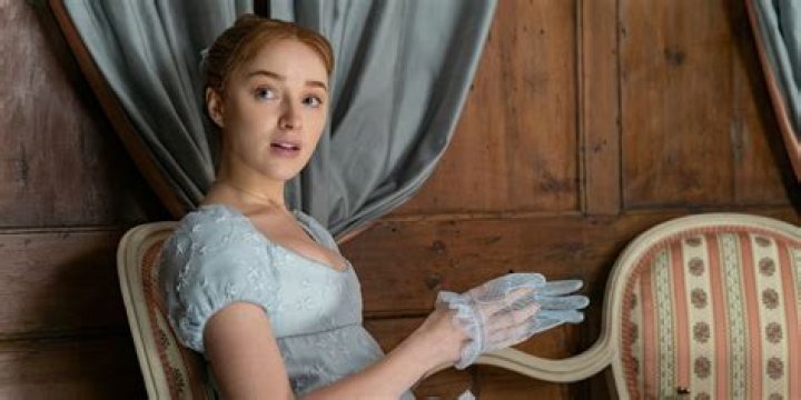 Phoebe Dynevor Says Watching Bridgeton's NSFW Scenes With Her Family