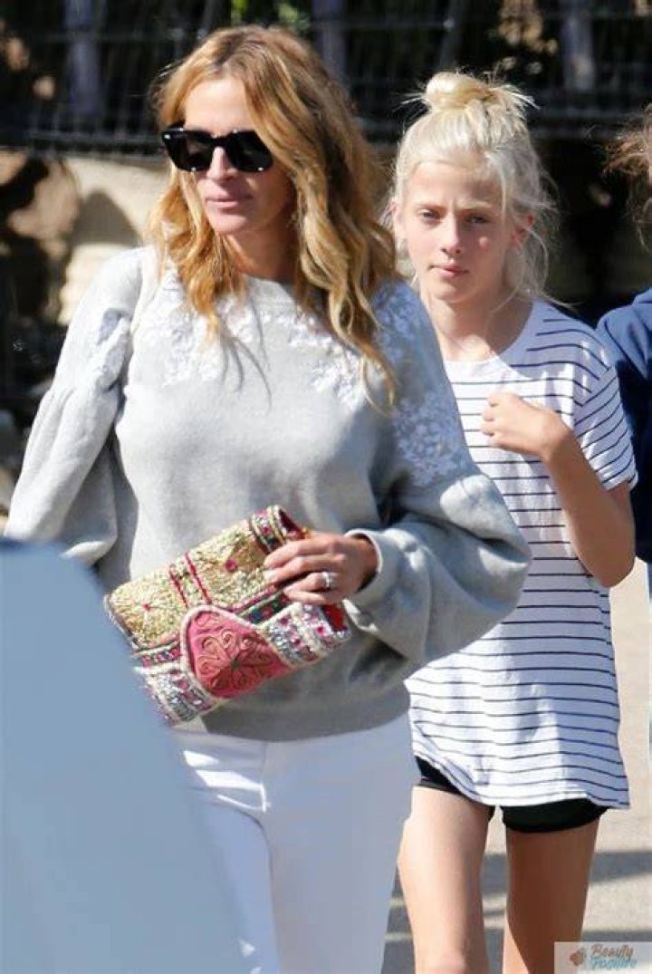 Photo julia roberts daughter hazel moder cannes film festival 04