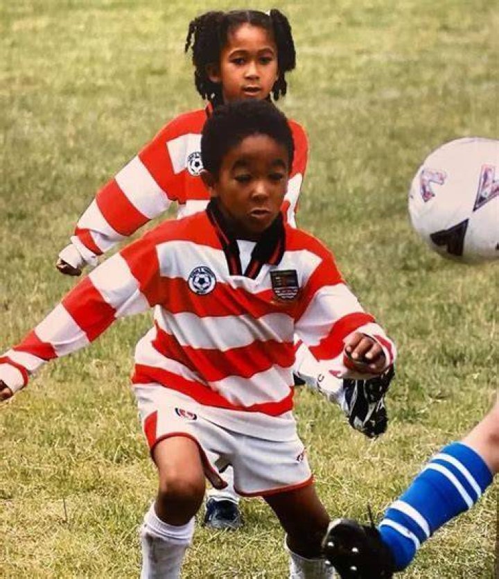 (Photos) Chelsea star Reece James show off his mom in celebratory post
